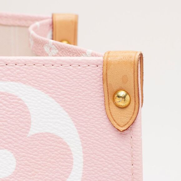 Louis Vuitton Giant Monogram Canvas By The Pool Onthego GM Tote - Picture 9 of 15